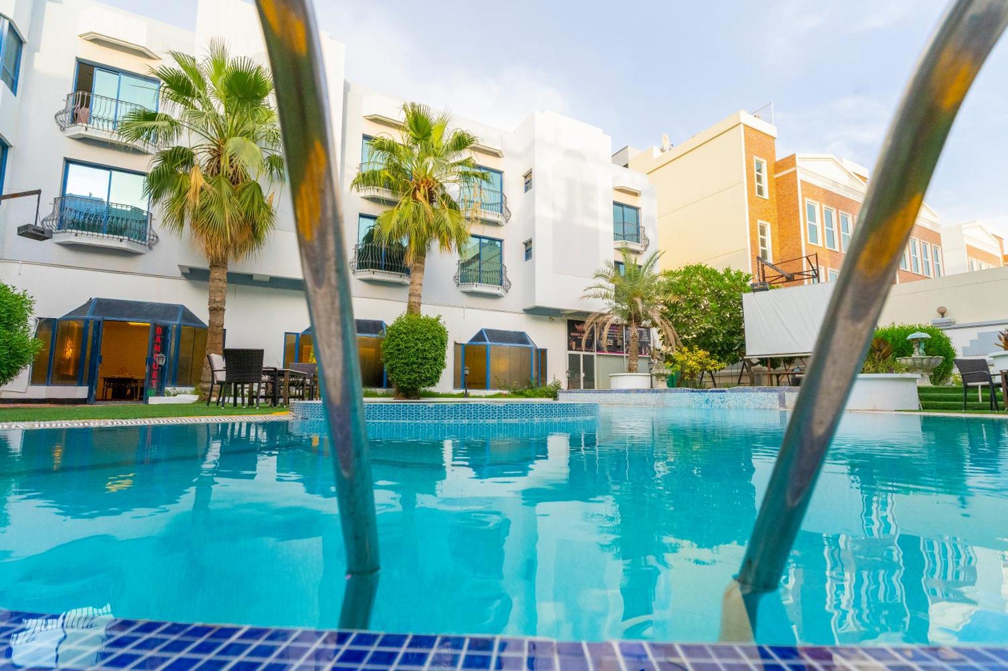 Majestic Hotel Manama Exterior photo
