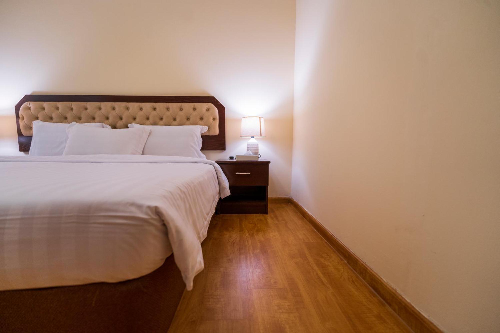 Majestic Hotel Manama Exterior photo