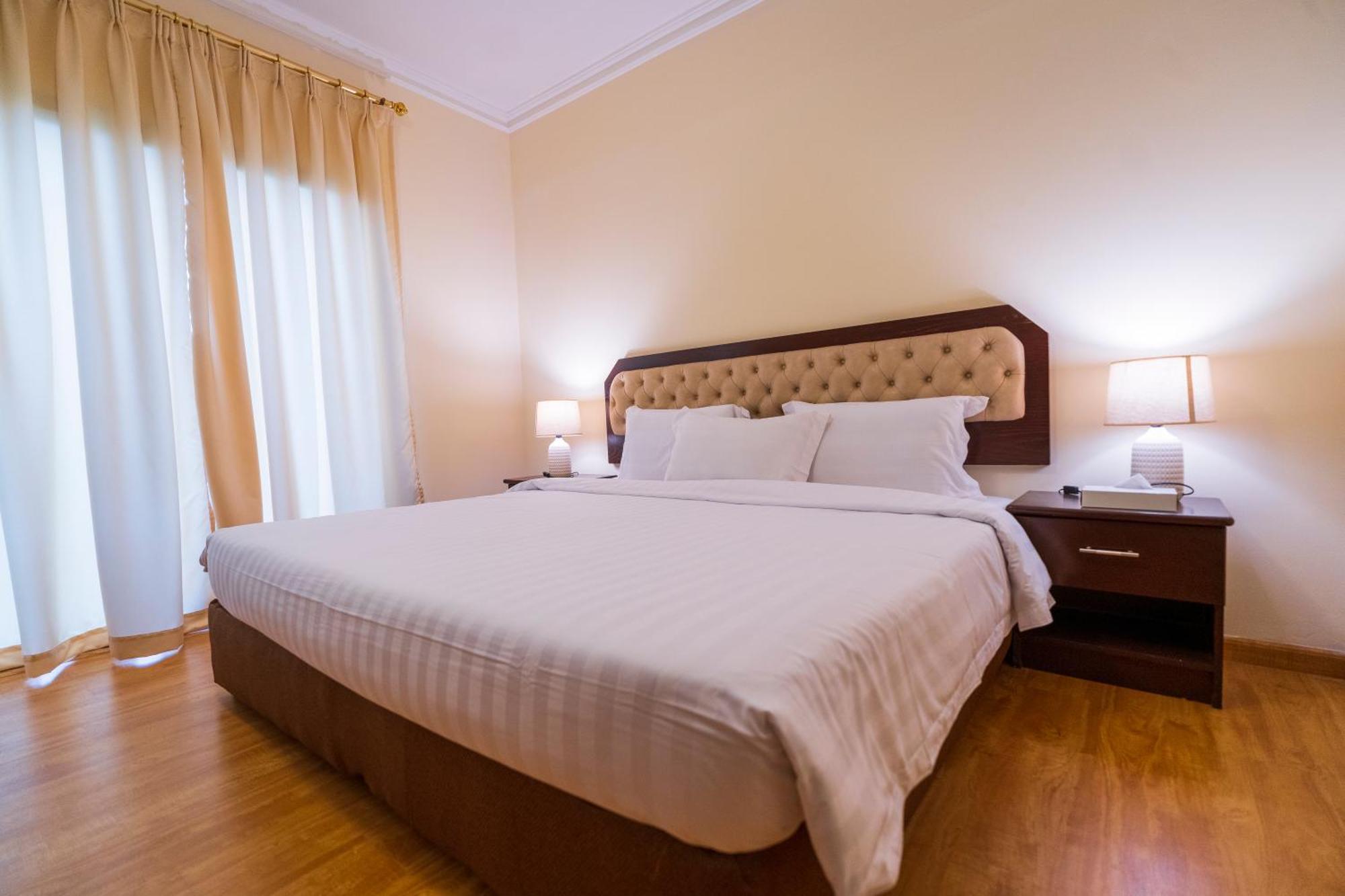Majestic Hotel Manama Exterior photo