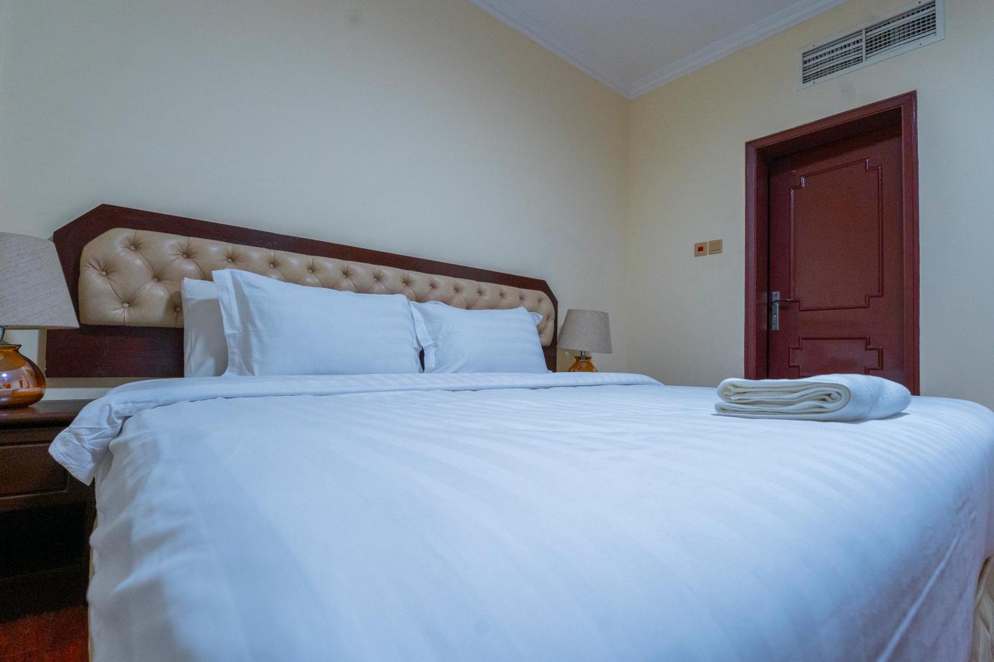 Majestic Hotel Manama Exterior photo