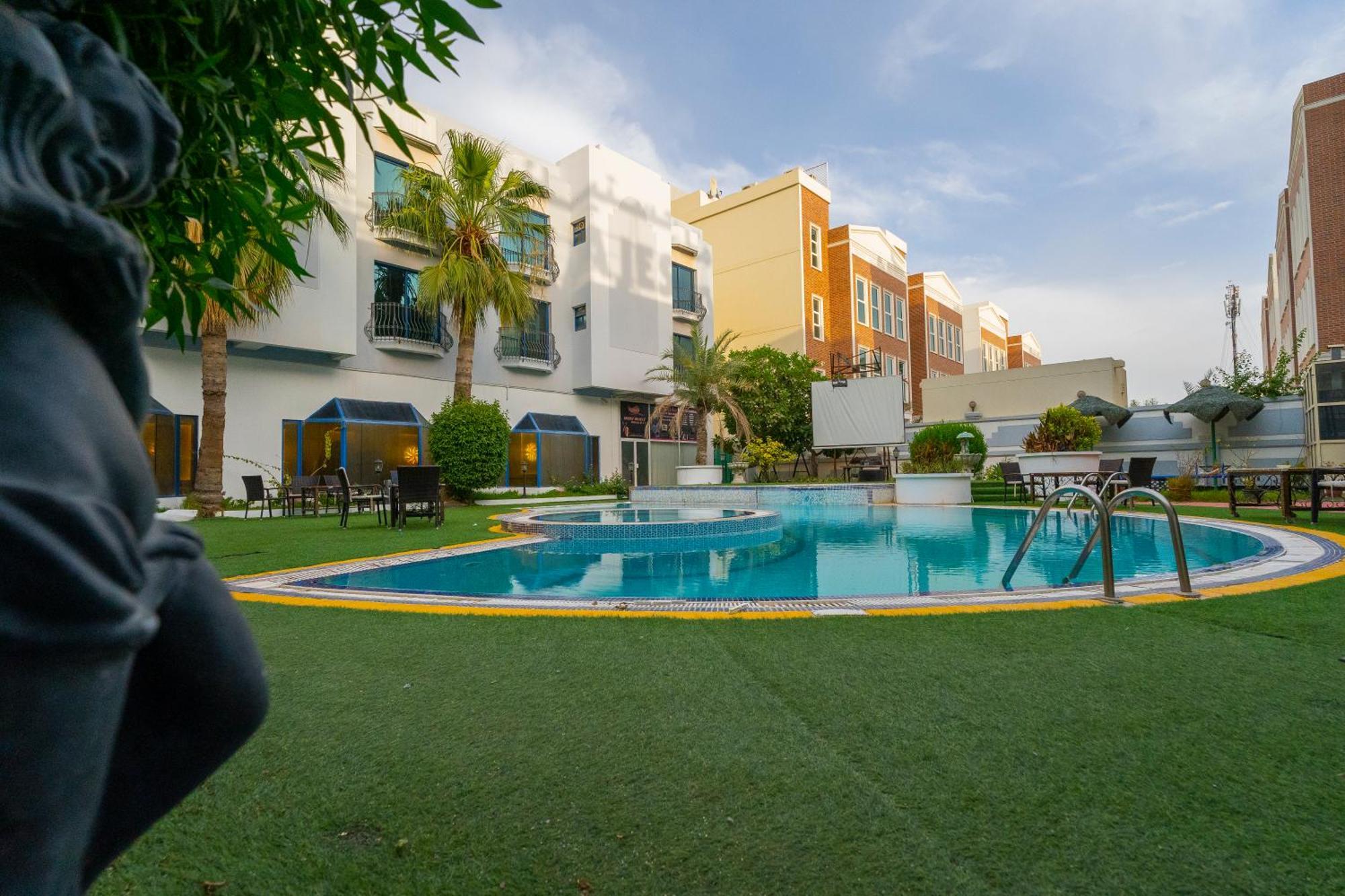 Majestic Hotel Manama Exterior photo