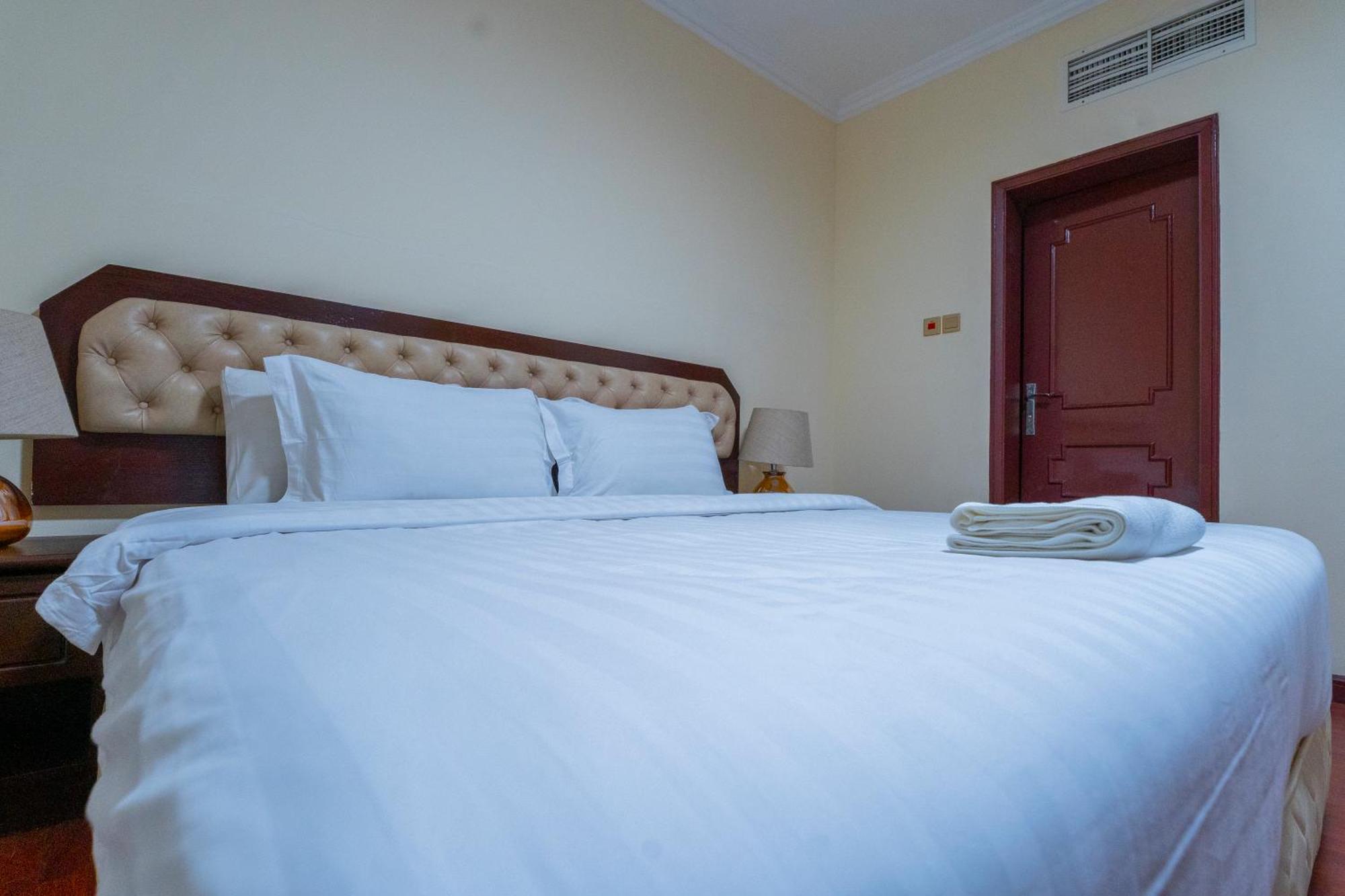 Majestic Hotel Manama Exterior photo